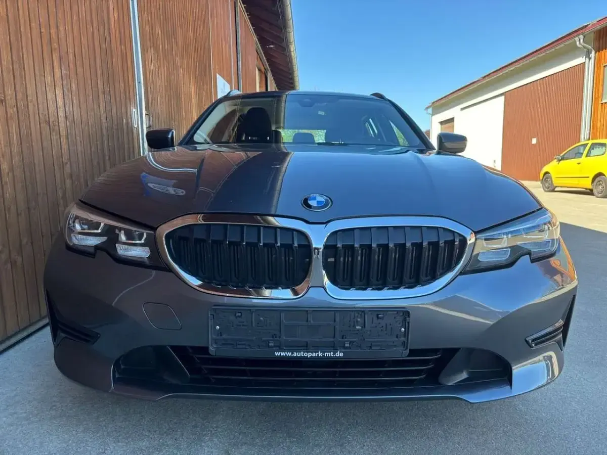 Gebraucht BMW 320 184 PS (135 kW) 2021 Grau Kombi