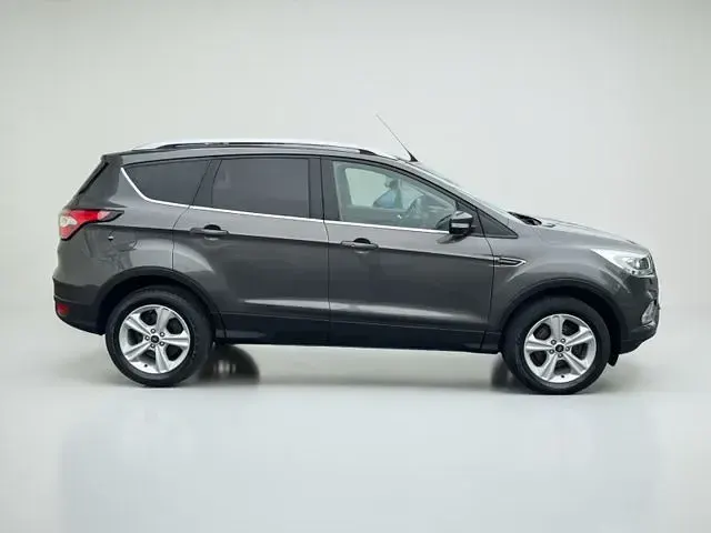 Usado Ford Kuga Cool & Connect 150 HP (110 kW) 2019 Cinzento SUV