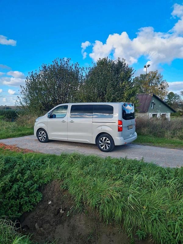 Beige Gebraucht 2017 Citroën Spacetourer Shine Van | 25.500 € (Superpreis) - Bild 1/4