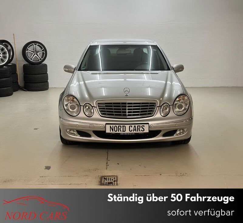 Silber Gebraucht 2004 Mercedes E240 Limousine | 10.700 € (Teuer) - Bild 1/4