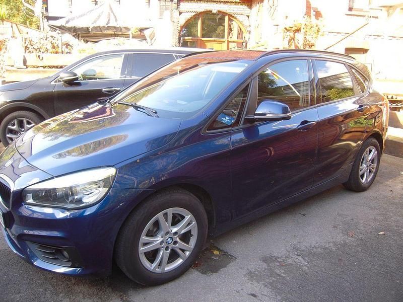 Blau Gebraucht 2017 BMW 220 Active Tourer Van / Kleinbus | 15.400 € (Superpreis) - Bild 1/4