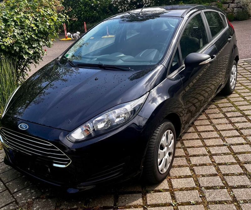 Schwarz Gebraucht 2015 Ford Fiesta Trend Kleinwagen | 6.200 € - Bild 1/4