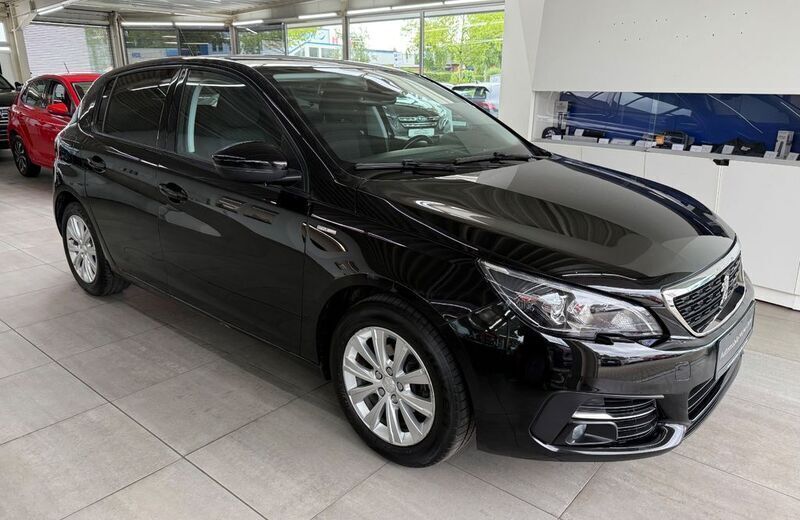 Schwarz Gebraucht 2020 Peugeot 308 Style Limousine | 9.790 € (Guter Preis) - Bild 1/4