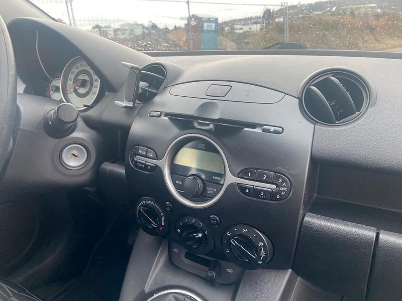 Gebraucht Mazda 2 75 PS (55 kW) 2010 Grau Kleinwagen