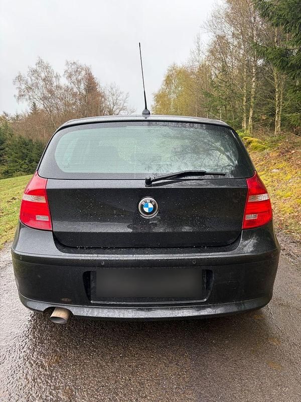 Gebraucht BMW 118 143 PS (105 kW) 2008 Schwarz Kleinwagen