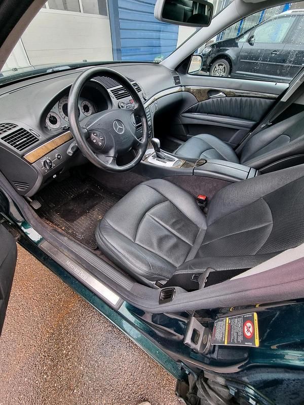 Gebraucht Mercedes E320 Avantgarde 224 PS (164 kW) 2003 Grün Kombi