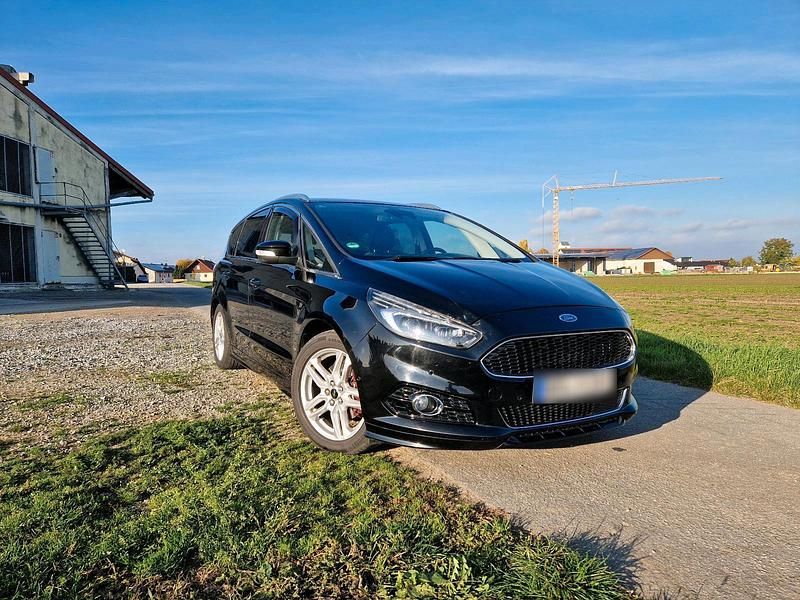 Gebraucht Ford S-MAX S 179 PS (131 kW) 2016 Schwarz Van / Kleinbus