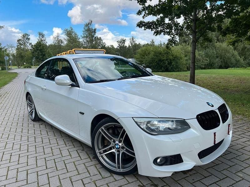 Weiß Gebraucht 2011 BMW 335 M Sport Coupé | 17.499 € (Superpreis) - Bild 1/4