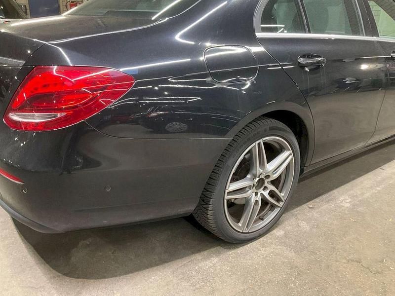 Gebraucht Mercedes E220 194 PS (142 kW) 2017 Schwarz Limousine
