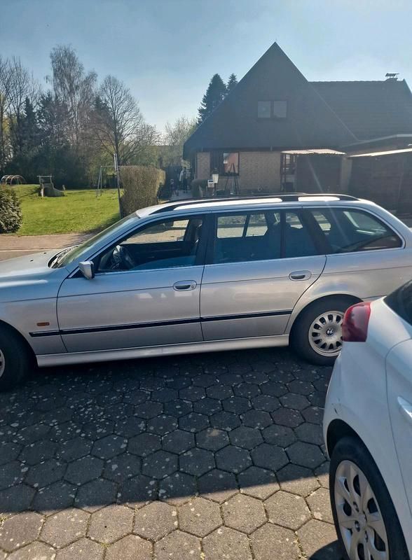 Second-hand BMW 523 170 CP (125 kW) 2000 Argintiu Break