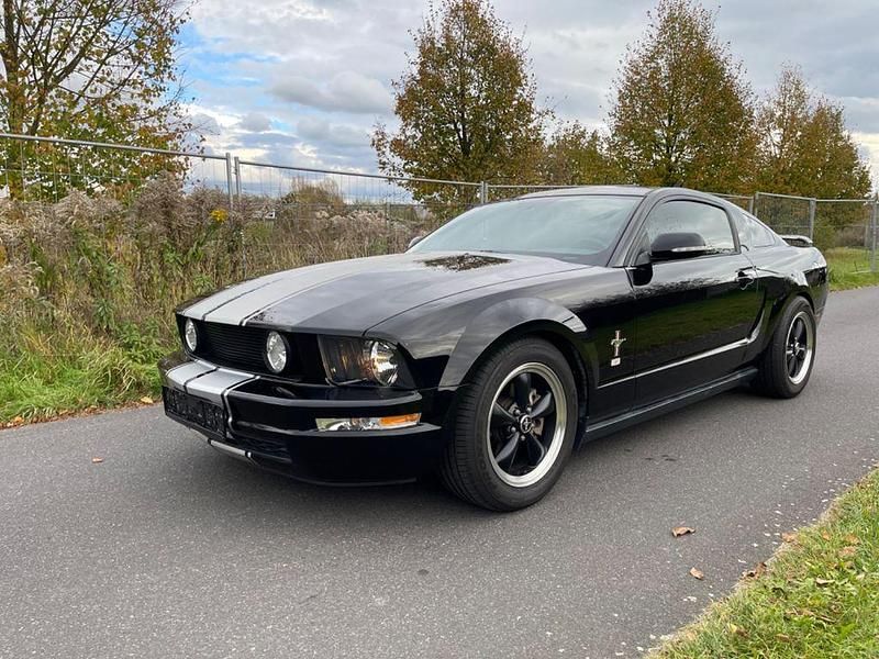 Second-hand Ford Mustang 213 CP (156 kW) 2006 Negru