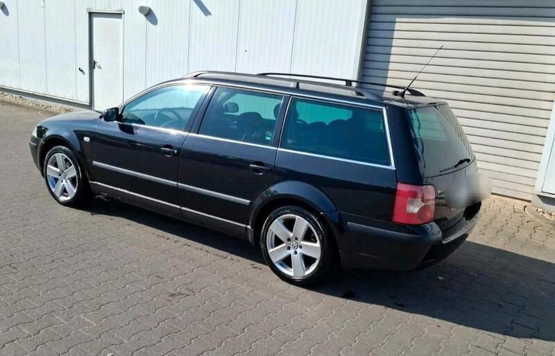 Schwarz Gebraucht 2003 VW Passat Kombi | 3.150 € (Teuer) - Bild 1/4