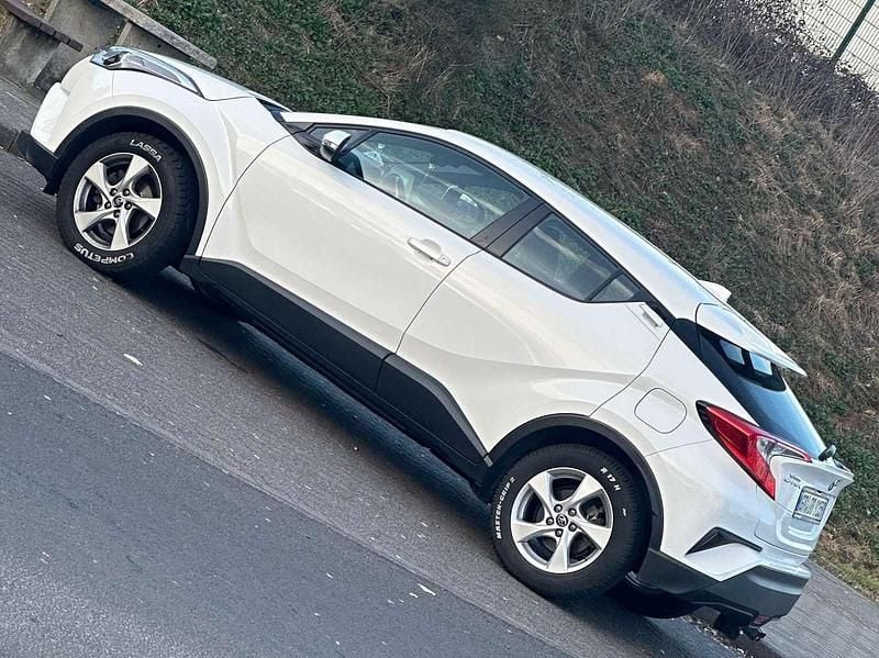 Weiß Gebraucht 2018 Toyota C-HR SUV | 16.222 € (Fairer Preis) - Bild 1/4