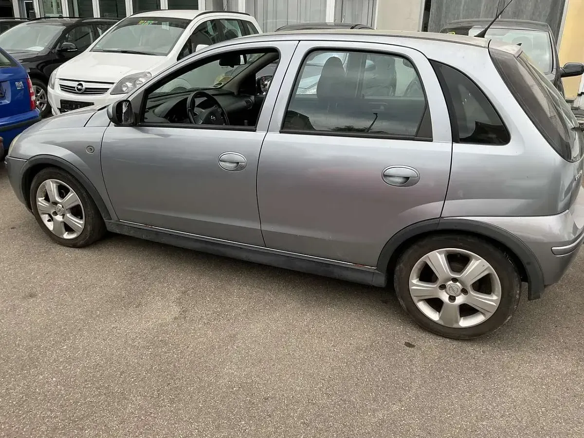 Gebraucht Opel Corsa Edition 80 PS (58 kW) 2005 Silber Kleinwagen