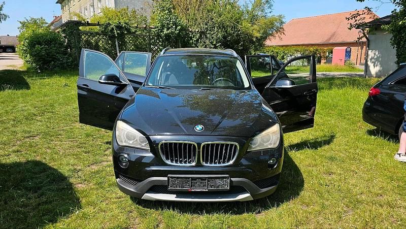 Schwarz Gebraucht 2012 BMW X1 SUV | 6.999 € (Superpreis) - Bild 1/4