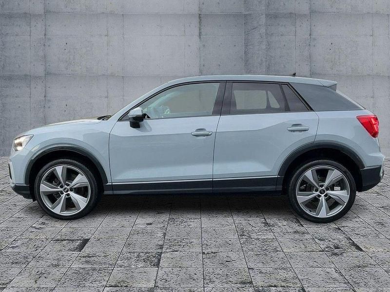 Neu Audi Q2 Advanced 150 PS (110 kW) 2025 Pfeilgrau perleffekt SUV