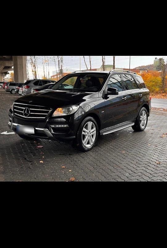 Gebraucht Mercedes ML250 204 PS (150 kW) 2011 Schwarz SUV