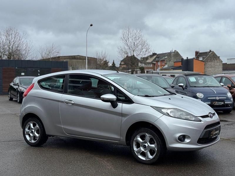 Gebraucht Ford Fiesta 82 PS (60 kW) 2009 Silber Kleinwagen