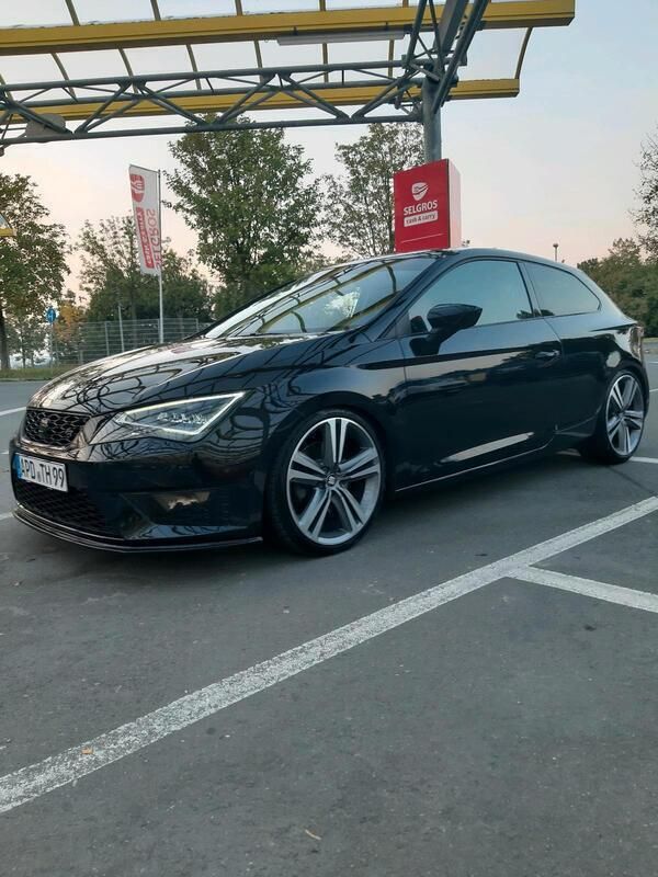 Schwarz Gebraucht 2014 Seat Leon SC FR Kleinwagen | 9.500 € - Bild 1/4