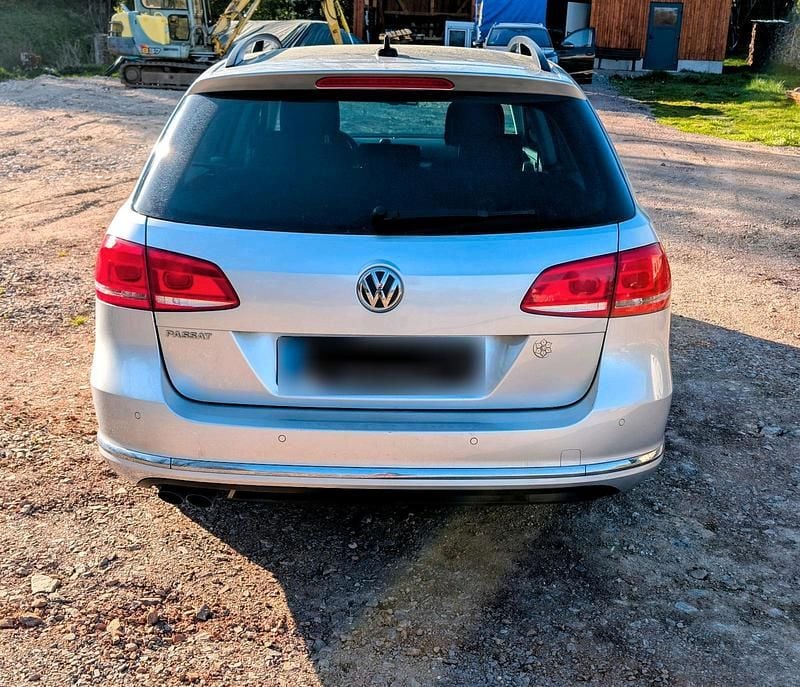 Second-hand VW Passat 140 CP (102 kW) 2012 Argintiu Break