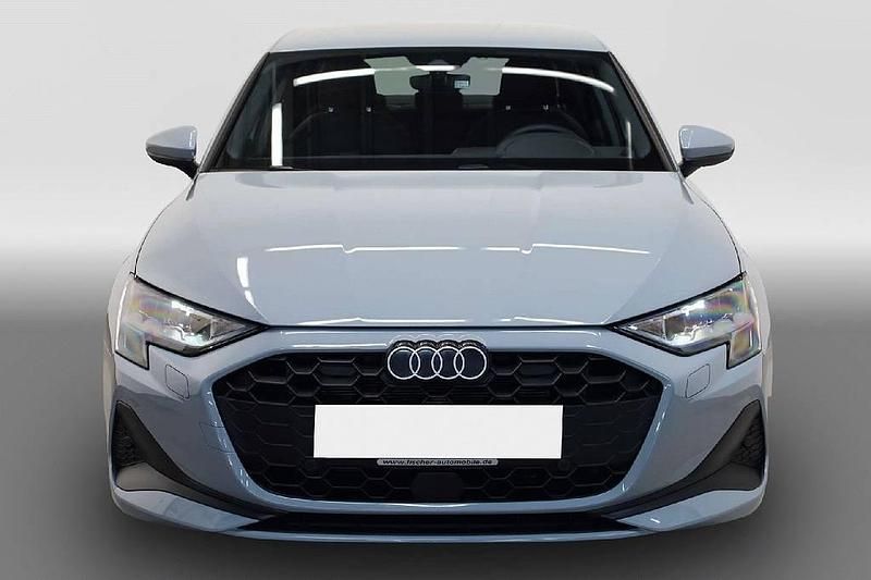 Gebraucht Audi A3 116 PS (85 kW) 2025 Grau Limousine