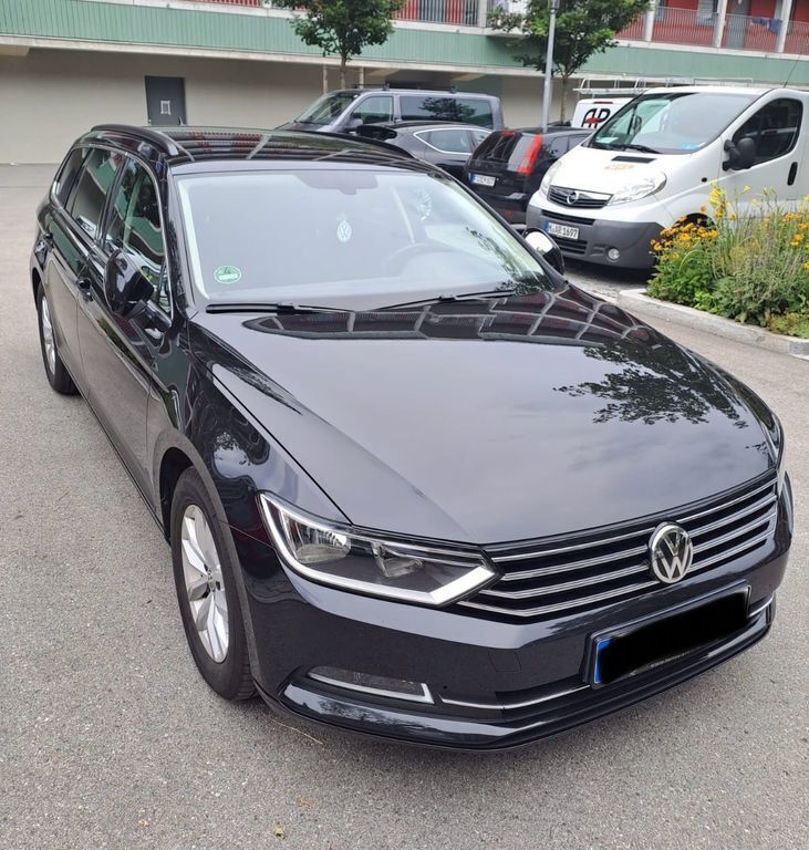 Schwarz Gebraucht 2015 VW Passat Comfortline Kombi | 19.990 € (Teuer) - Bild 1/4