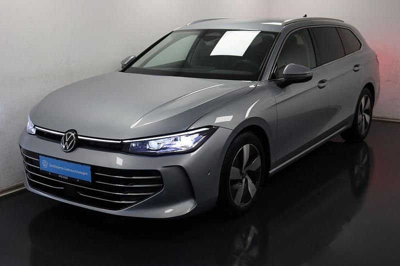 Gebraucht VW Passat Elegance 150 PS (110 kW) 2025 Oyster silver Kombi
