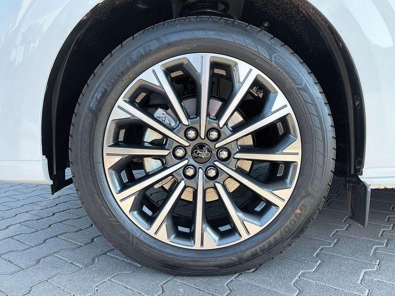 Neu Ford Tourneo Titanium 150 PS (110 kW) 2026 Weiß Van / Kleinbus