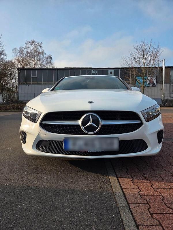 Gebraucht Mercedes A200 163 PS (119 kW) 2018 Weiß Limousine