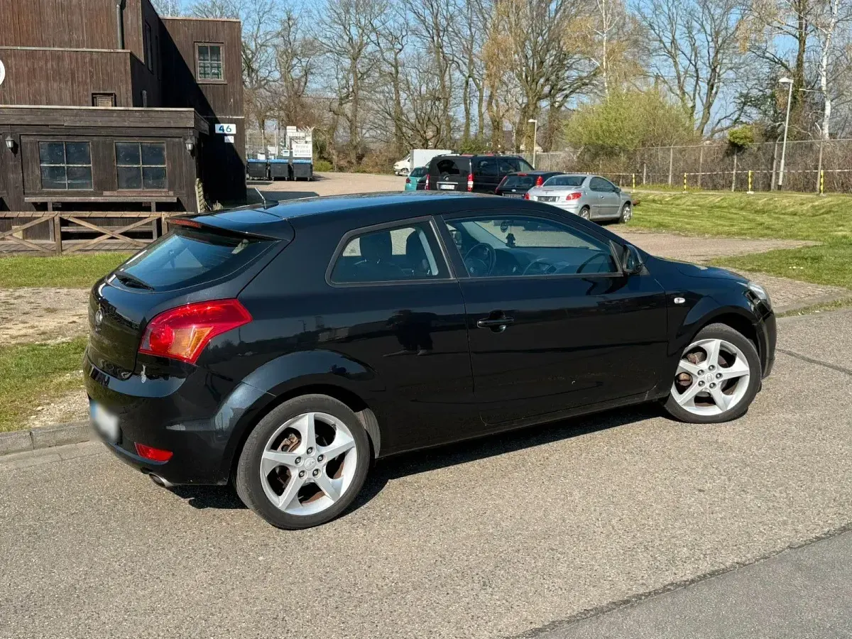 Gebraucht Kia ProCeed 125 PS (91 kW) 2009 Schwarz Kleinwagen