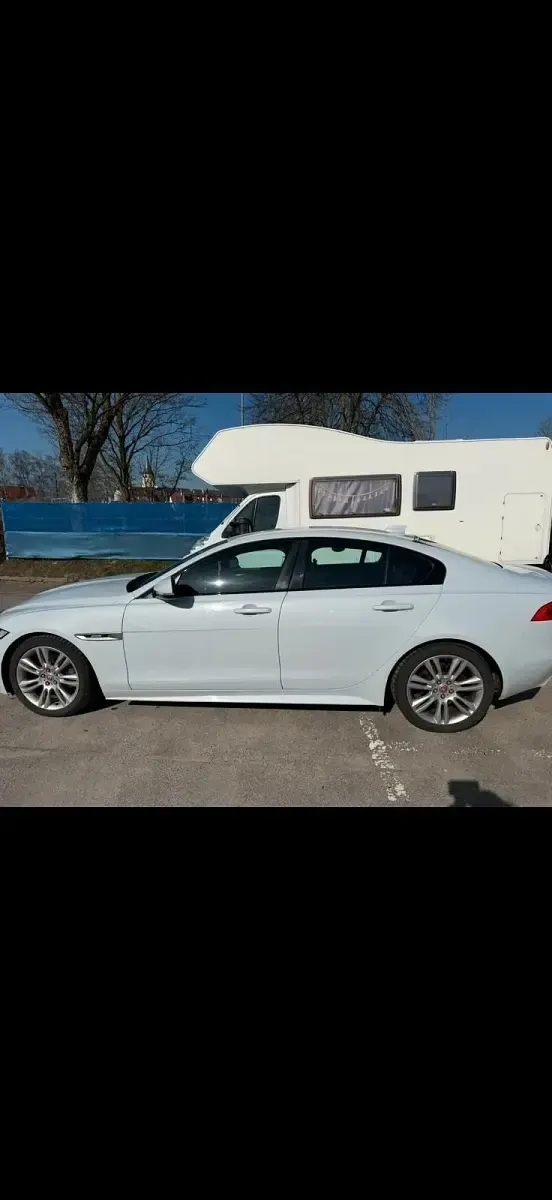 Używany Jaguar XE 179 KM (131 kW) 2017 Biały Sedan/Limuzyna