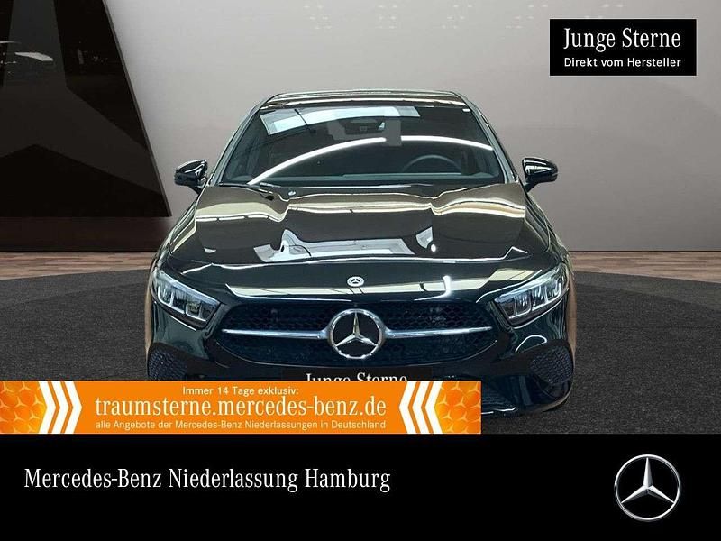 Kosmosschwarz Gebraucht 2025 Mercedes A200 Progressive Limousine | 31.990 € (Fairer Preis) - Bild 1/3