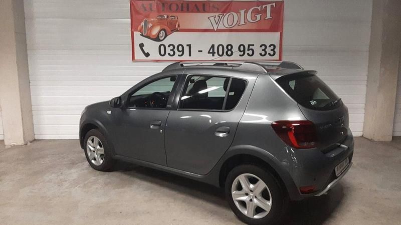 Gebraucht Dacia Sandero Celebration 90 PS (66 kW) 2018 Grau SUV