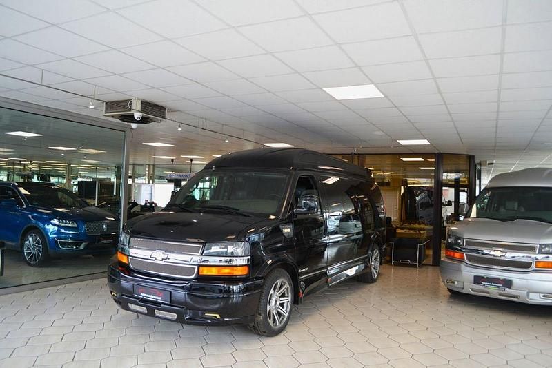 Second-hand Chevrolet Express 345 CP (253 kW) 2017 Negru Monovolum