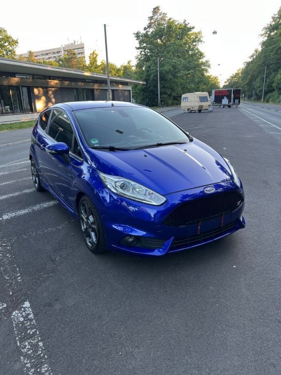 Blau Gebraucht 2016 Ford Fiesta Sport Kleinwagen | 10.950 € (Fairer Preis) - Bild 1/4
