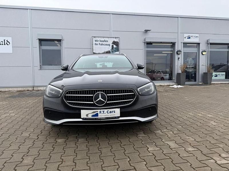 Gebraucht Mercedes E220 194 PS (142 kW) 2021 Schwarz Limousine