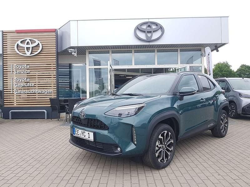 Everest green metallic Neu 2025 Toyota Yaris Cross SUV | 30.790 € (Fairer Preis) - Bild 1/4
