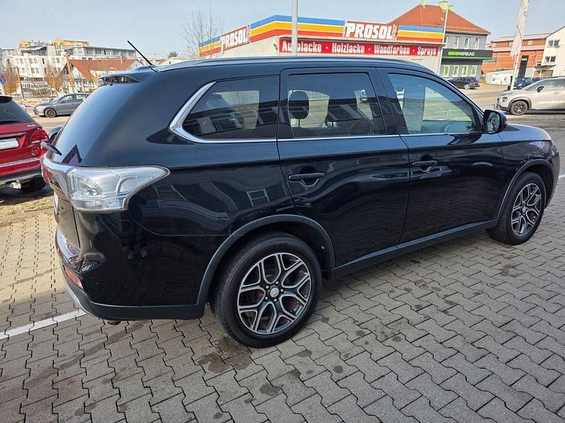 Gebraucht Mitsubishi Outlander Classic Collection Plus 150 PS (110 kW) 2015 Schwarz SUV
