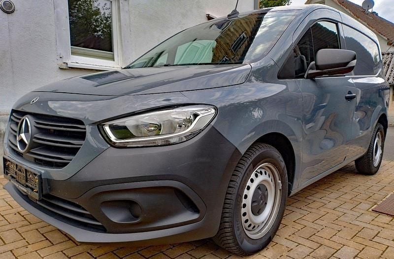 Grau Gebraucht 2022 Mercedes Citan 112 Van / Kleinbus | 17.900 € (Fairer Preis) - Bild 1/4