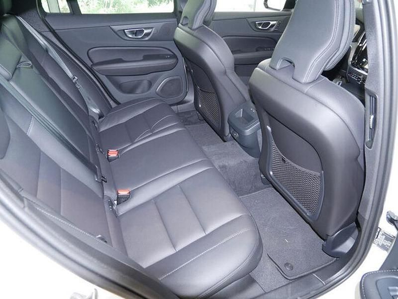 Gebraucht Volvo V60 Plus 197 PS (144 kW) 2024 Weiß Kombi