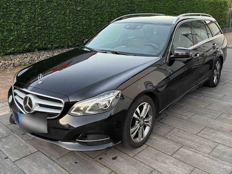 Schwarz Gebraucht 2015 Mercedes 350 Kombi | 11.900 € - Bild 1/4