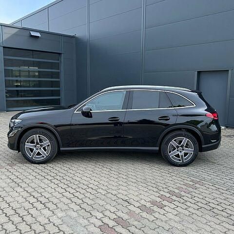 Gebraucht Mercedes GLC200 AMG 204 PS (150 kW) 2025 Lack obsidianschwarz SUV