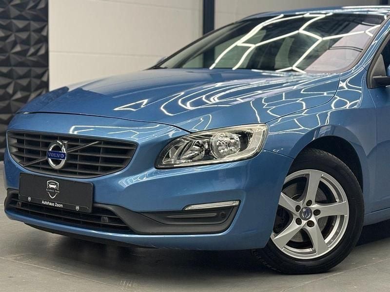 Gebraucht Volvo V60 Business Edition 150 PS (110 kW) 2017 Blau Kombi