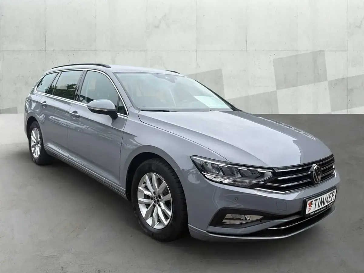 Gebraucht VW Passat Business 150 PS (110 kW) 2023 Grau Kombi