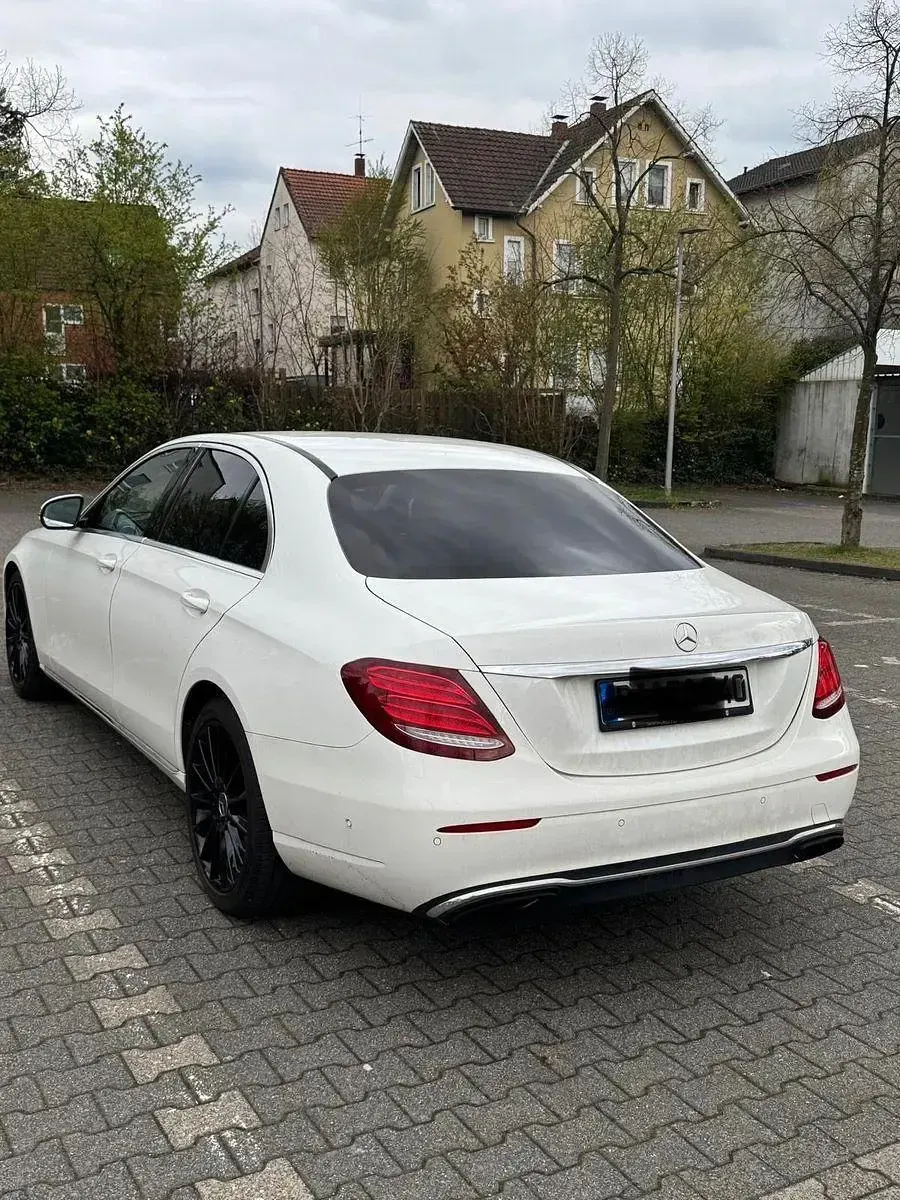 Gebraucht Mercedes E200 Avantgarde 184 PS (135 kW) 2018 Weiß Limousine