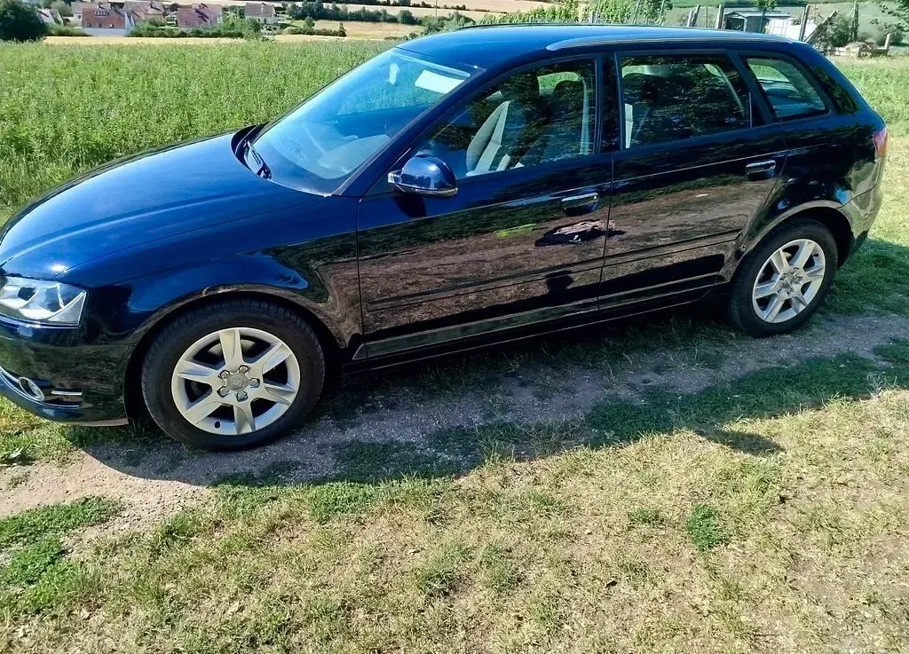 Gebraucht Audi A3 Ambiente 105 PS (77 kW) 2013 Blau Limousine
