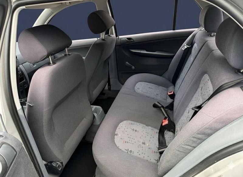 Gebraucht Skoda Fabia 75 PS (55 kW) 2001 Silber Limousine