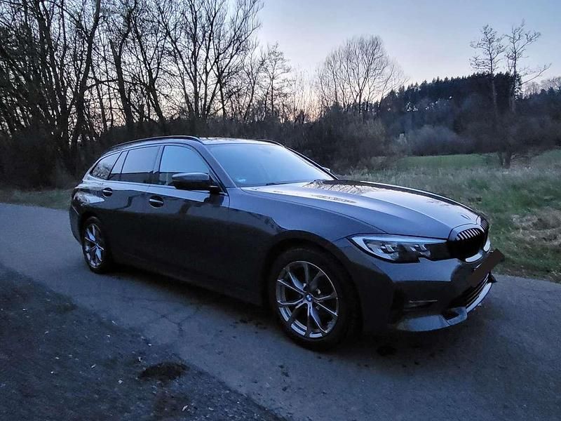Gebraucht BMW 320 Advantage 190 PS (139 kW) 2020 Grau Kombi