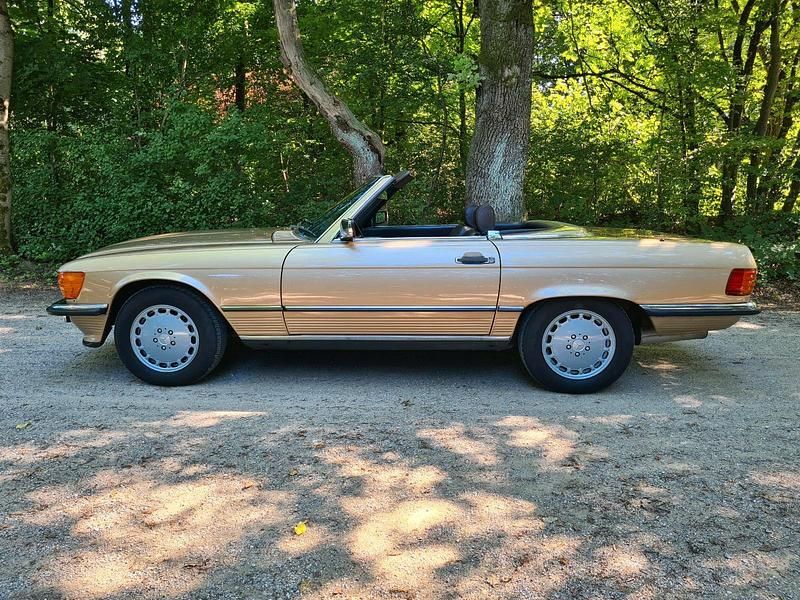 Gebraucht Mercedes 560 231 PS (169 kW) 1987 Gold Cabrio