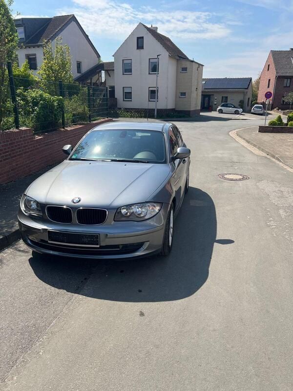 Grau Gebraucht 2011 BMW 116 Advantage Kleinwagen | 5.400 € (Superpreis) - Bild 1/4
